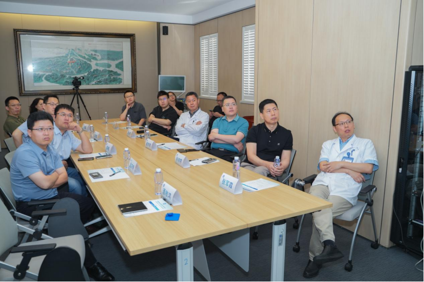 江蘇省人民醫(yī)院引領(lǐng)精準(zhǔn)手術(shù)新時(shí)代:神經(jīng)系統(tǒng)腫瘤細(xì)胞級(jí)精準(zhǔn)手術(shù)研討會(huì)圓滿成功(圖2)