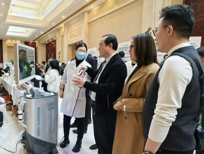 河北神經(jīng)腫瘤盛會(huì)：專家點(diǎn)贊EndoSCell?術(shù)中細(xì)胞級(jí)熒光導(dǎo)引技術(shù)(圖8)