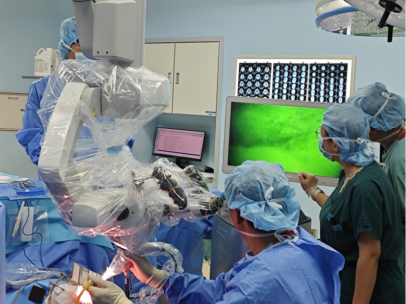 天津首例！天津市環(huán)湖醫(yī)院應(yīng)用細(xì)胞級熒光導(dǎo)引技術(shù)精準(zhǔn)切除高級別膠質(zhì)瘤(圖2)