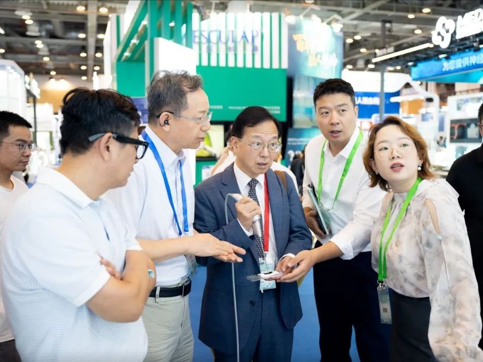 中華醫(yī)學(xué)會神經(jīng)外科學(xué)分會第二十二次學(xué)術(shù)會議在蘇召開：細(xì)胞級熒光導(dǎo)引技術(shù)引領(lǐng)神經(jīng)外科手術(shù)邁入精準(zhǔn)可視化新時代(圖13)